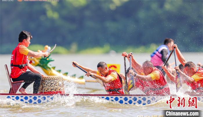 佛山首届F3龙舟超级联赛总决赛激烈上演