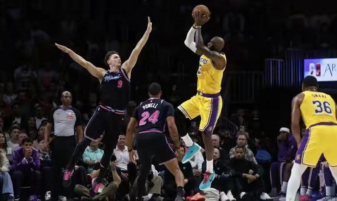 湖人背靠背逆转热火 东契奇60分率队豪取8连胜