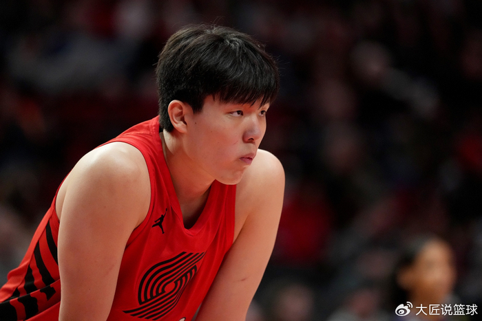 开拓者大胜奇才 杨瀚森首秀暴扣助队狂胜