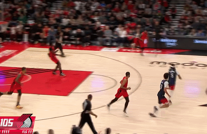 开拓者大胜奇才 杨瀚森首秀暴扣助队狂胜