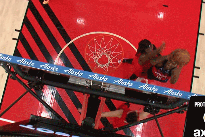 开拓者大胜奇才 杨瀚森首秀暴扣助队狂胜