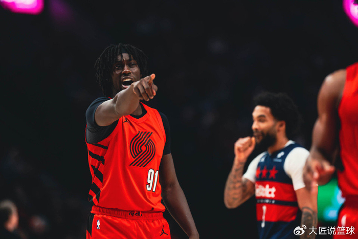 开拓者大胜奇才 杨瀚森首秀暴扣助队狂胜