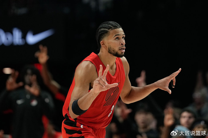 开拓者大胜奇才 杨瀚森首秀暴扣助队狂胜
